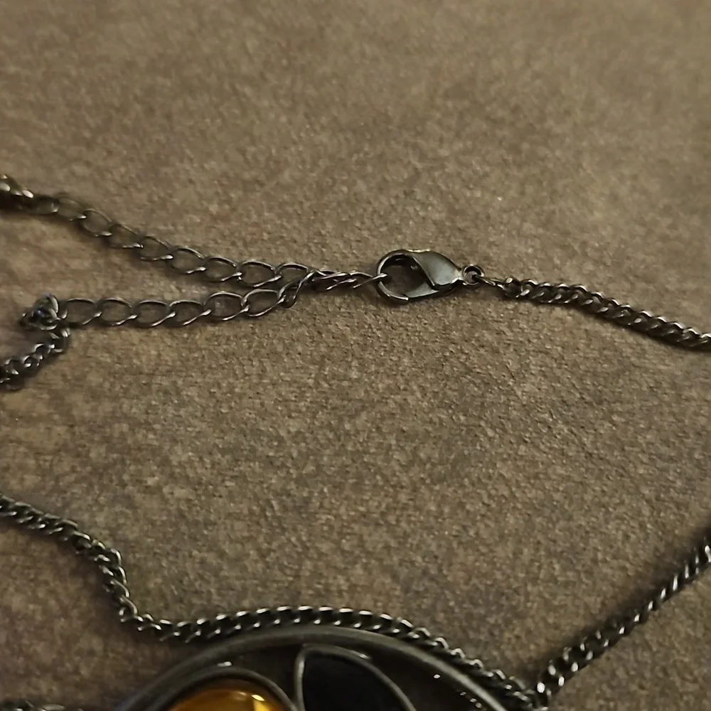 3/$30 VTG Gunmetal Abstract Circle Gem Pendant Chain Necklace
